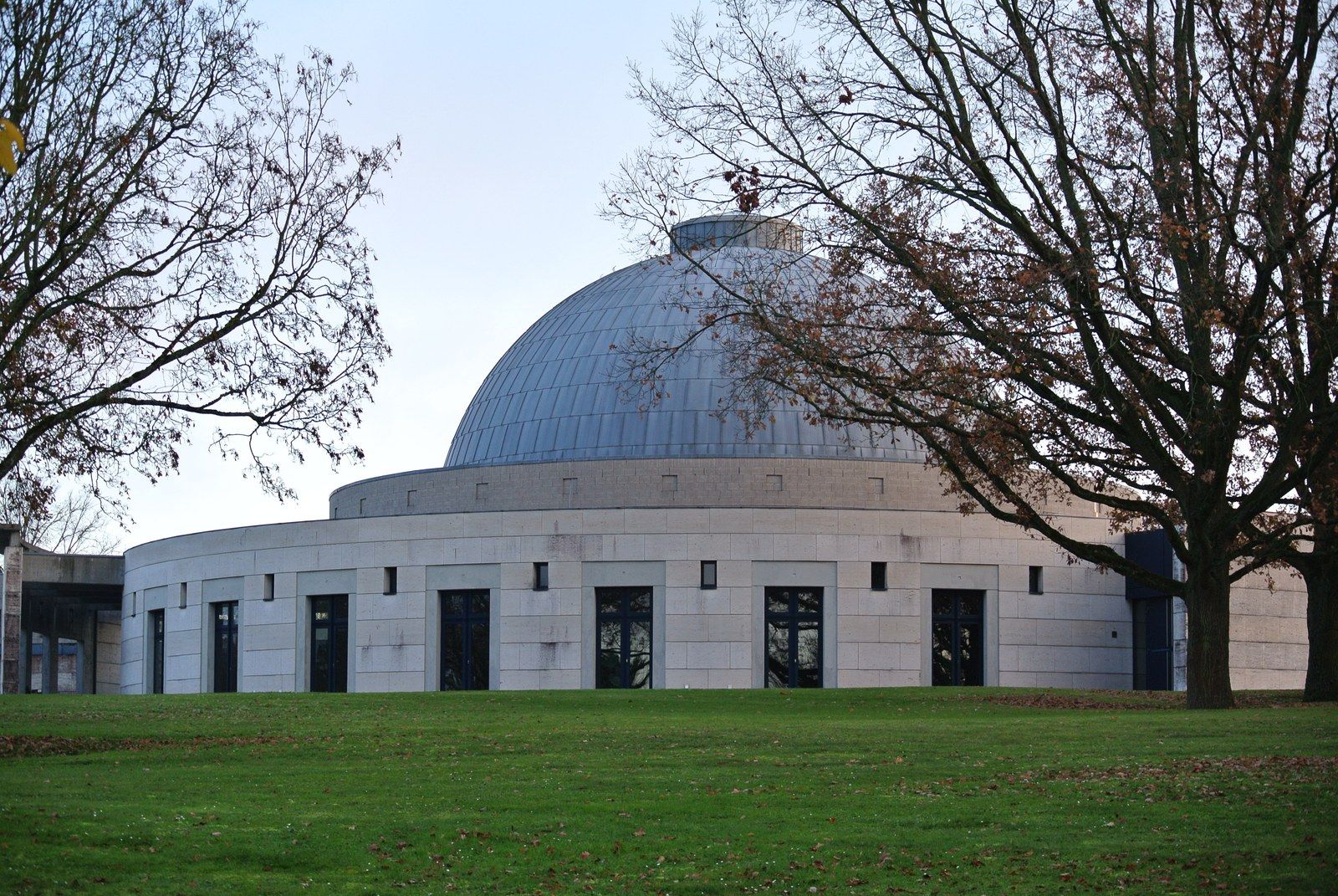 Trauerhalle des Parkfriedhofs Heiligenstock – Parkfriedhof Heiligenstock